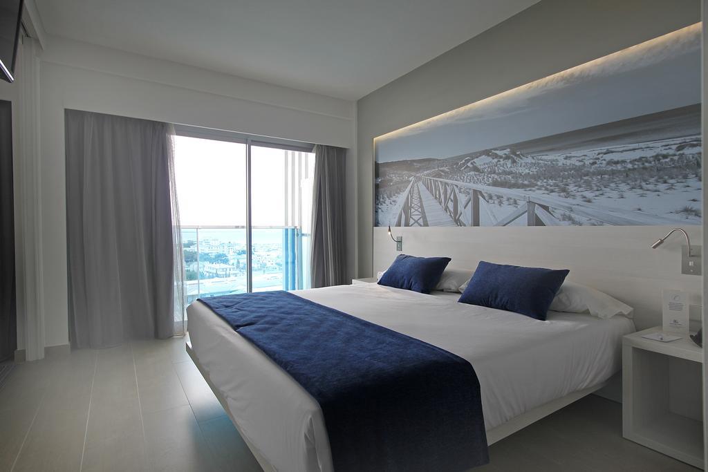 Chambre Double - Vue Latérale sur Mer
